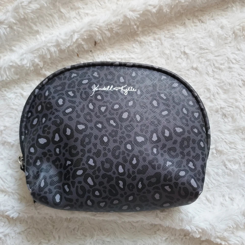 Kendall & Kylie Black small animal print makeup Cosmetics bag Travel Vacation